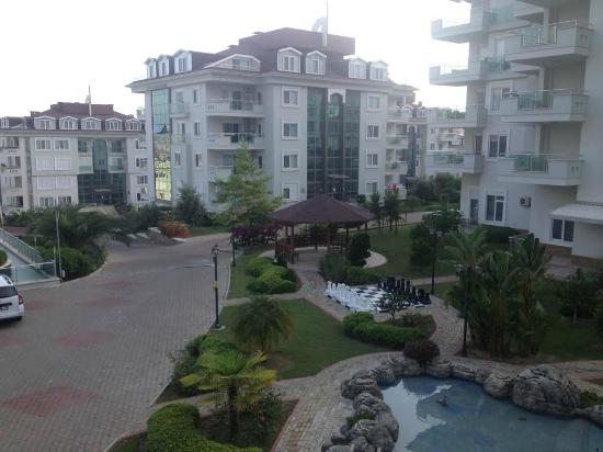 Fully furnished residence flat for sale in a luxury complex in alanya