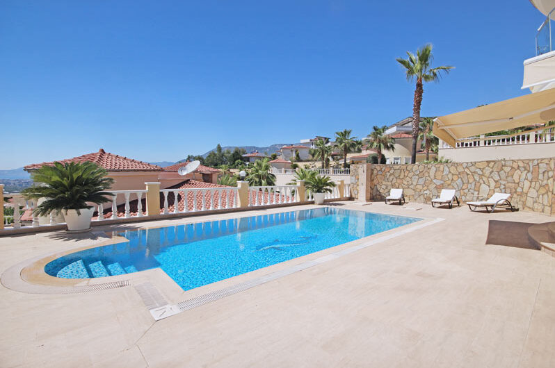 Fully furnished villa with swimming pool for sale in alanya/karğıcak
