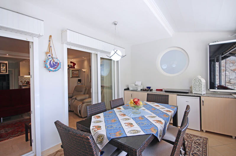 fully furnished triplex apartment for sale in alaanya/karğıçak