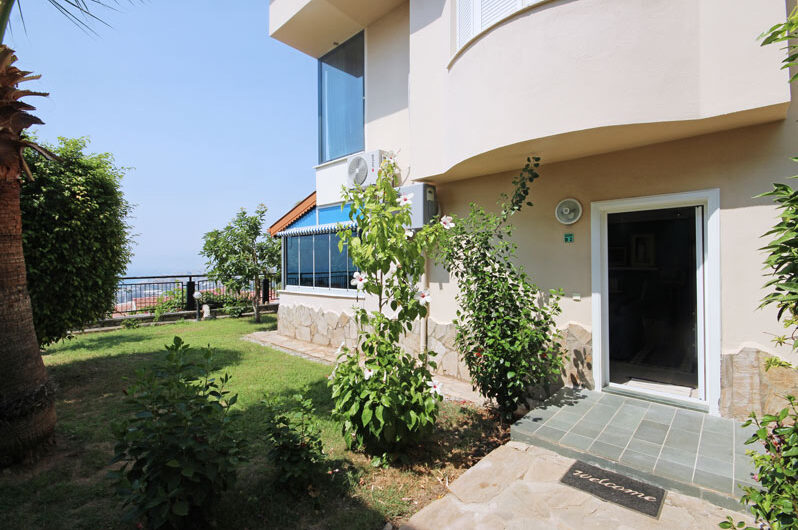 Komplett möblierte Triplex-Wohnung zum Verkauf in Alanya/Karğıçak
