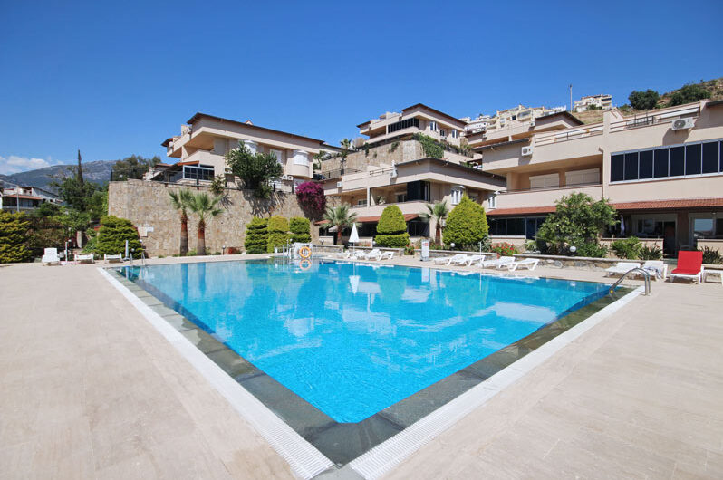 fully furnished triplex apartment for sale in alaanya/karğıçak