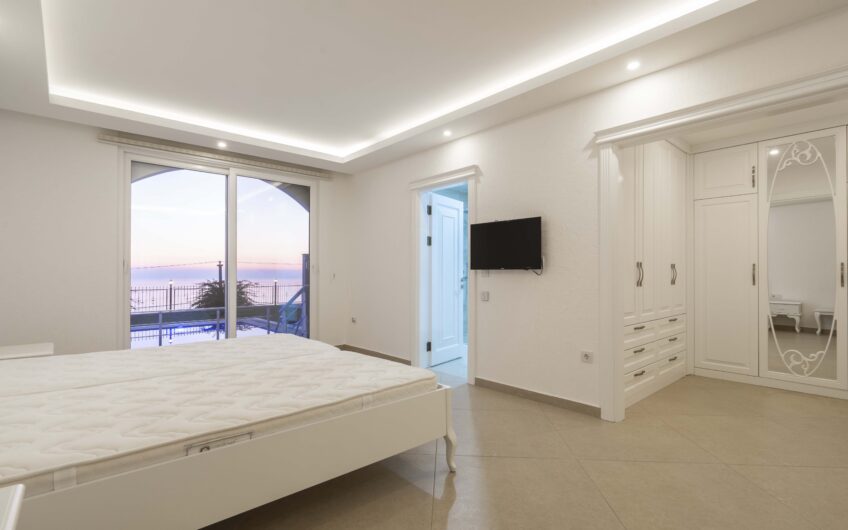 (English) Exclusive detached villa with breathtaking sea view in Bektaş/Alanya.