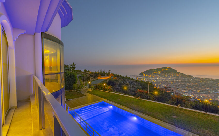 Exclusive detached villa with breathtaking sea view in Bektaş/Alanya.