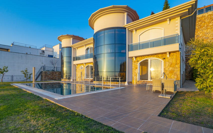 Exklusive freistehende Villa mit atemberaubendem Meerblick in Bektaş/Alanya.