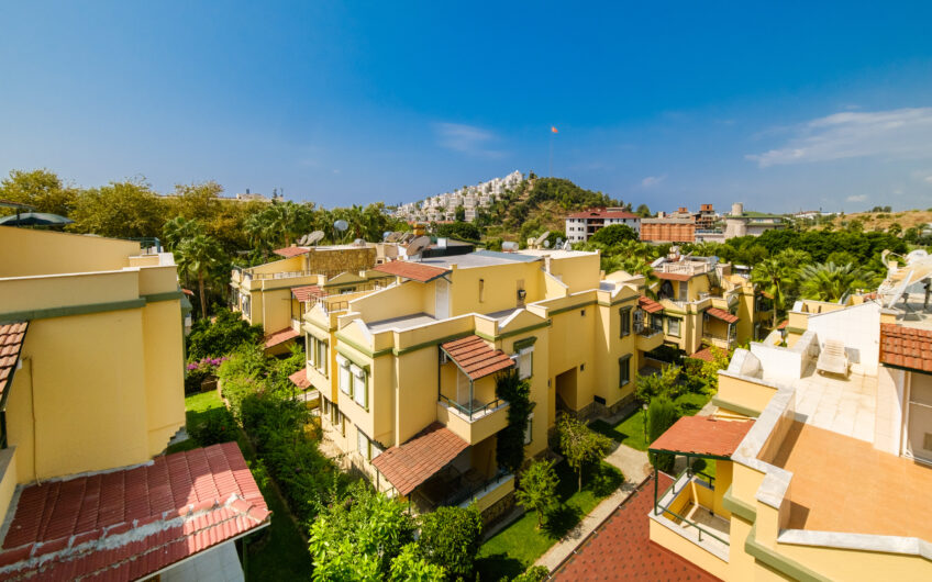 Komplett möblierte Triplex-Villa zum Verkauf in Konakli/Alanya